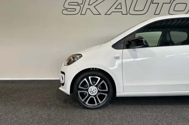 Volkswagen Up (2013) thumbnail 5