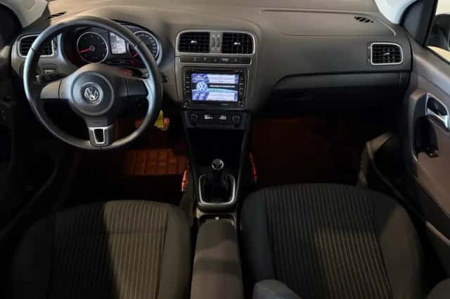 Volkswagen Polo (2013) thumbnail 2