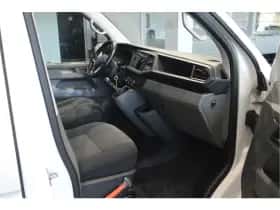 Volkswagen Transporter (2019) thumbnail 4