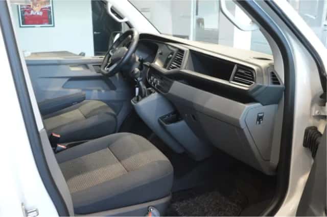 Volkswagen Transporter (2019) thumbnail 4