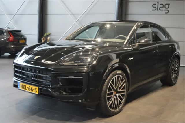 Porsche Cayenne (2025) thumbnail 2