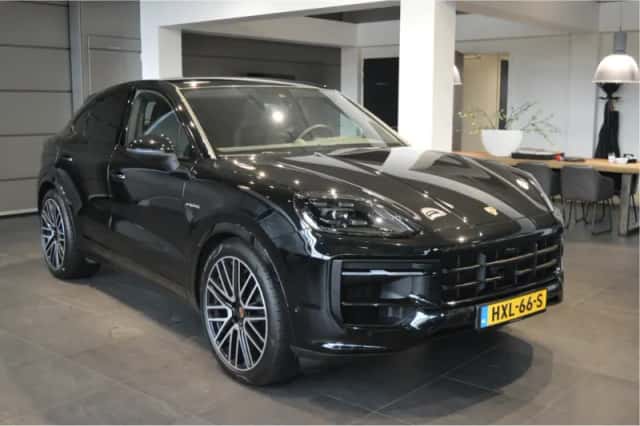 Porsche Cayenne (2025) thumbnail 3
