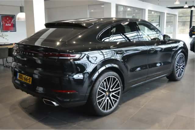 Porsche Cayenne (2025) thumbnail 4