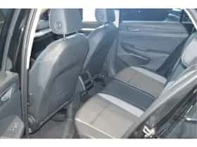 Volkswagen Golf (2024) thumbnail 23