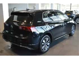 Volkswagen Golf (2024) thumbnail 4
