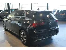Volkswagen Golf (2024) thumbnail 6