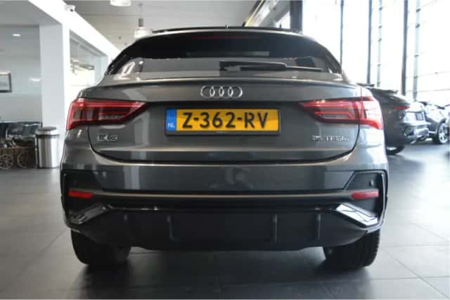 Audi Q3 (2021) thumbnail 5
