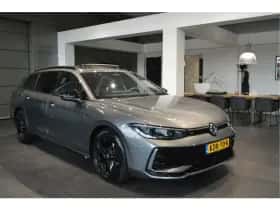 Volkswagen Passat (2023) thumbnail 3