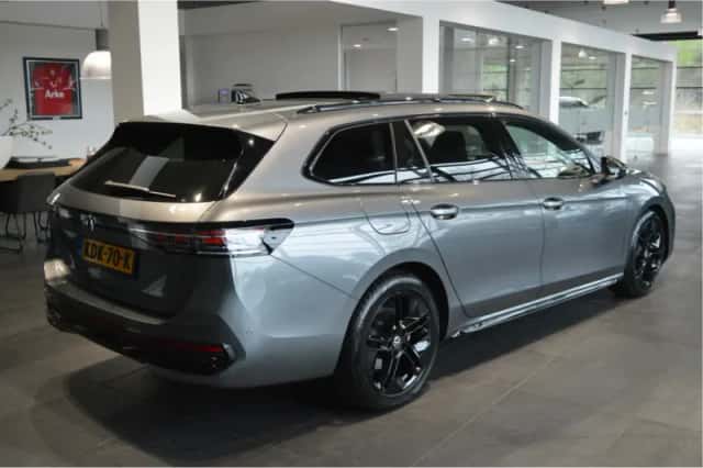 Volkswagen Passat (2023) thumbnail 4