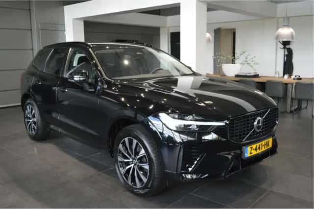 Volvo XC60 (2022) thumbnail 3