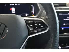 Volkswagen Tiguan (2021) thumbnail 22