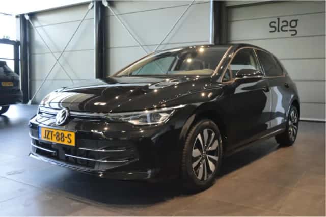 Volkswagen Golf (2024) thumbnail 2