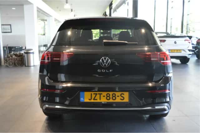 Volkswagen Golf (2024) thumbnail 5