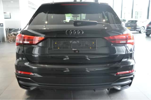 Audi Q3 (2021) thumbnail 5