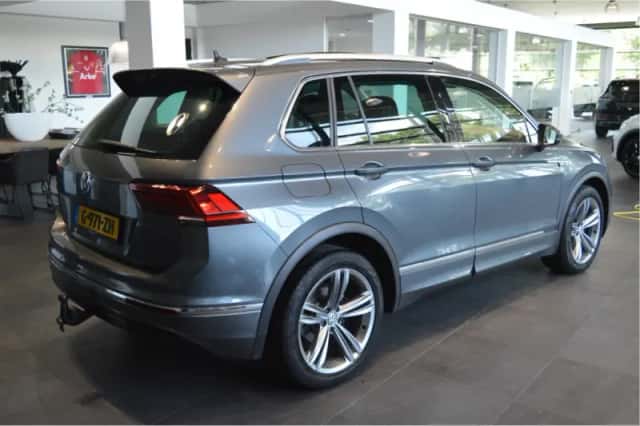 Volkswagen Tiguan (2018) thumbnail 4