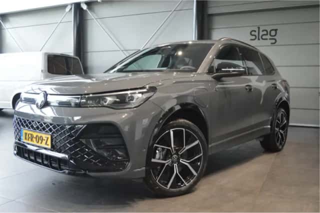 Volkswagen Tiguan (2024) thumbnail 1