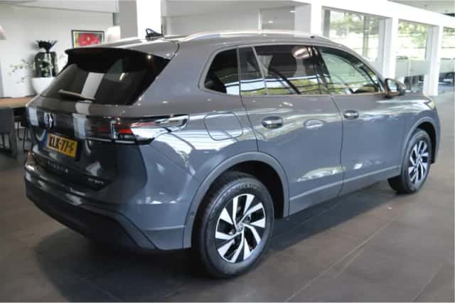 Volkswagen Tiguan (2024) thumbnail 4