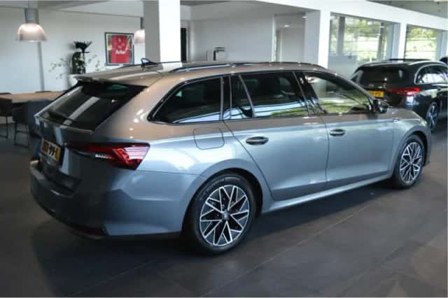 Škoda Octavia (2020) thumbnail 4