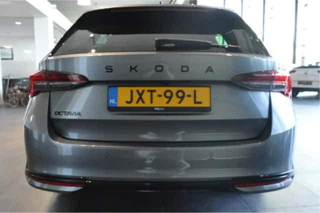 Škoda Octavia (2020) thumbnail 5