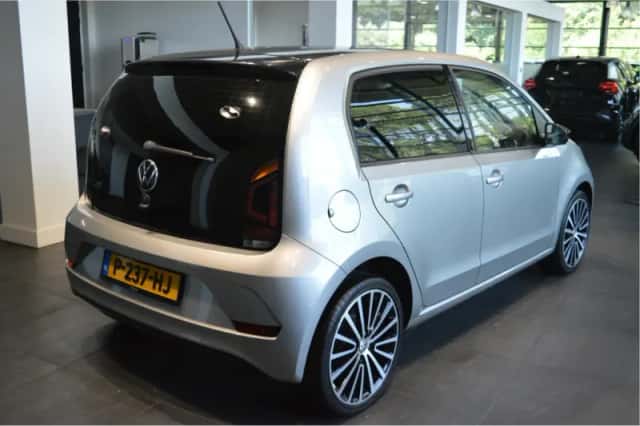 Volkswagen Up! (2018) thumbnail 4