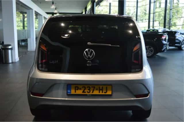 Volkswagen Up! (2018) thumbnail 5