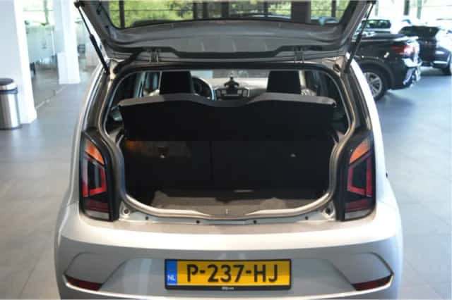 Volkswagen Up! (2018) thumbnail 6