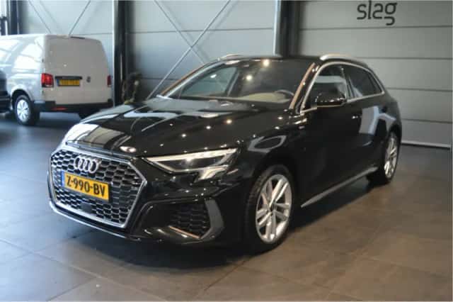 Audi A3 (2021) thumbnail 2
