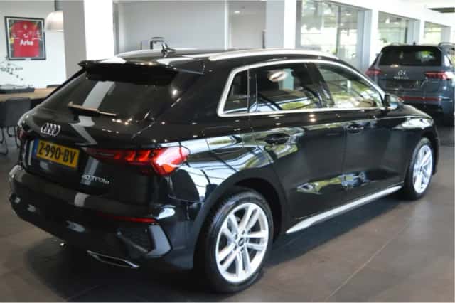 Audi A3 (2021) thumbnail 4