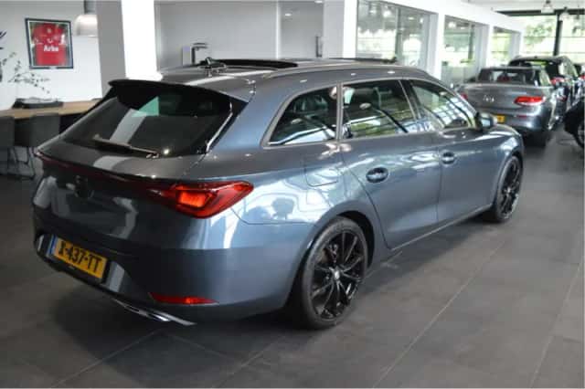 SEAT Leon (2021) thumbnail 4