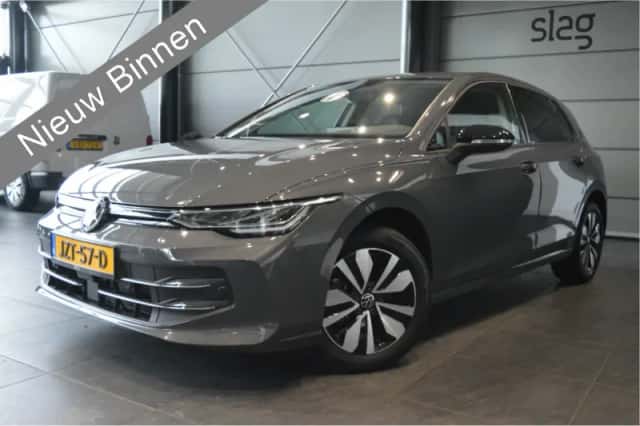Volkswagen Golf (2024) thumbnail 1