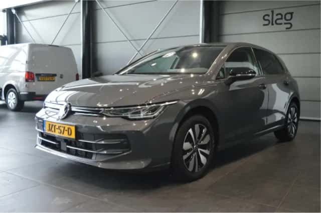 Volkswagen Golf (2024) thumbnail 2