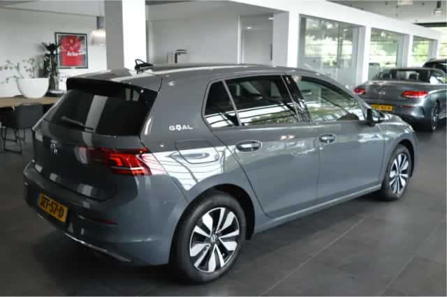 Volkswagen Golf (2024) thumbnail 4