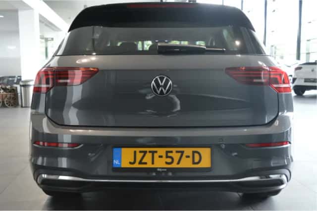 Volkswagen Golf (2024) thumbnail 5