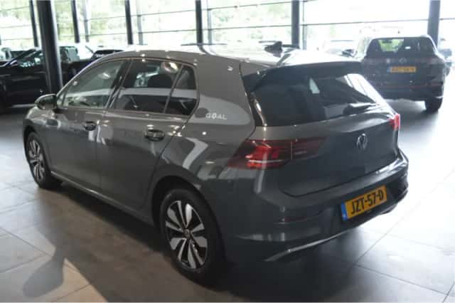 Volkswagen Golf (2024) thumbnail 6