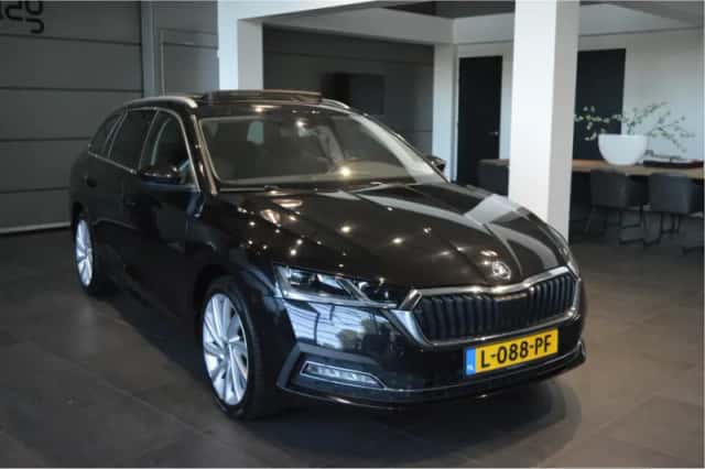 Škoda Octavia (2018) thumbnail 3