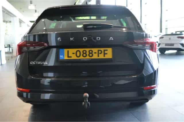 Škoda Octavia (2018) thumbnail 5