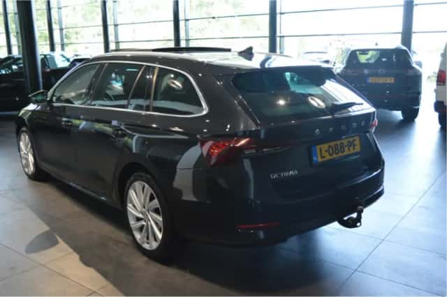 Škoda Octavia (2018) thumbnail 6