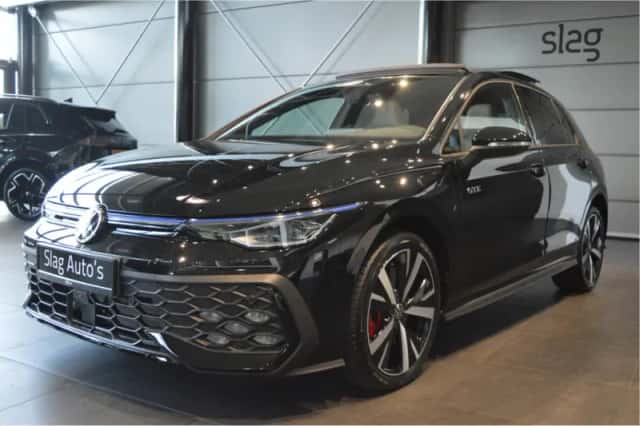 Volkswagen Golf (2024) thumbnail 2