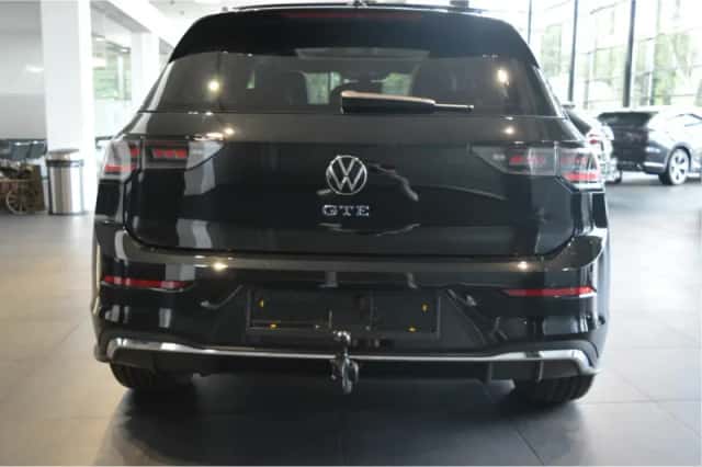Volkswagen Golf (2024) thumbnail 5