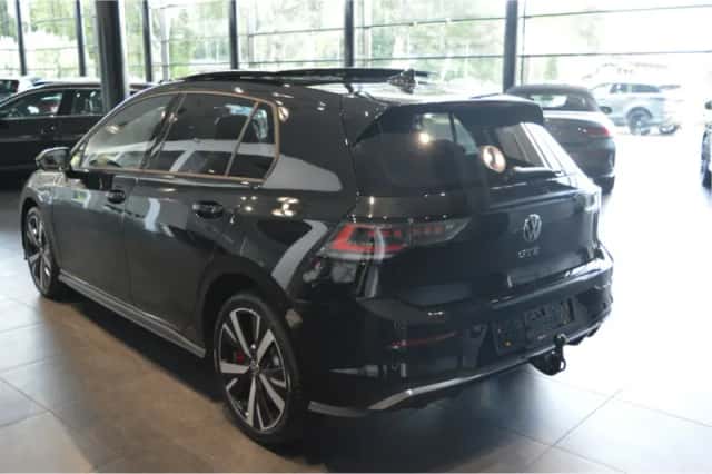 Volkswagen Golf (2024) thumbnail 6