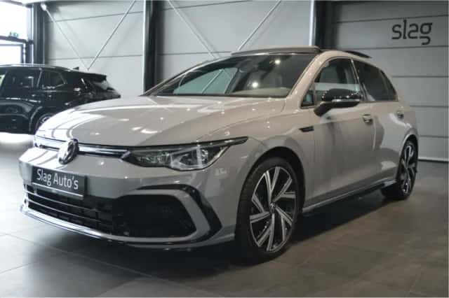 Volkswagen Golf (2024) thumbnail 2