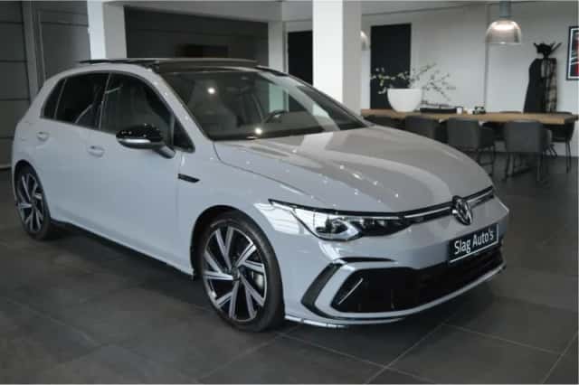 Volkswagen Golf (2024) thumbnail 3