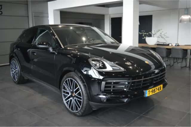 Porsche Cayenne (2022) thumbnail 3