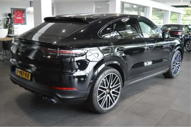 Porsche Cayenne (2022) thumbnail 4