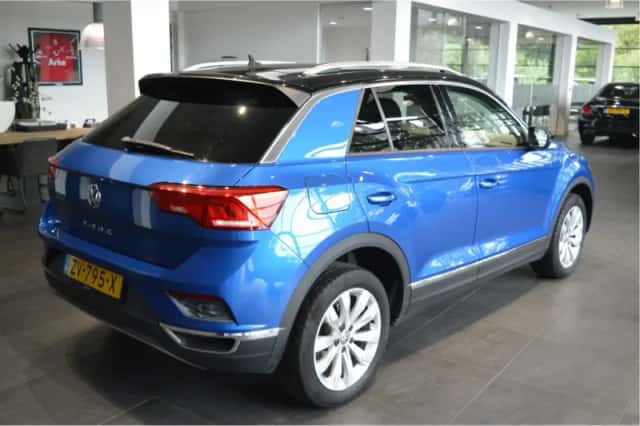 Volkswagen T-Roc (2018) thumbnail 4