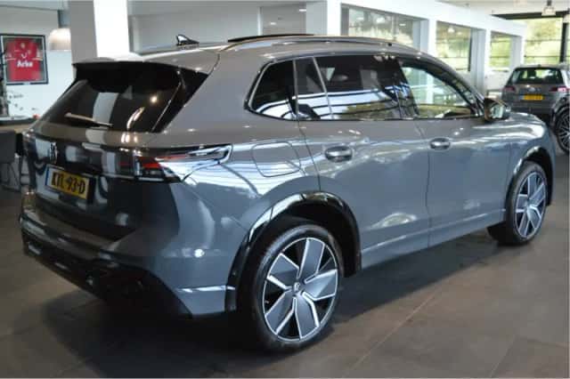 Volkswagen Tiguan (2024) thumbnail 4
