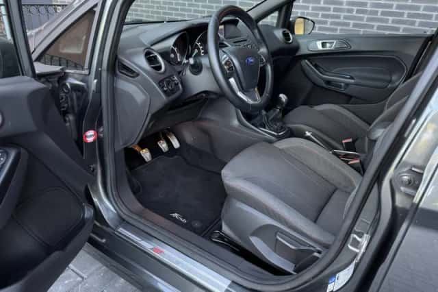 Ford Fiesta (2016) thumbnail 4