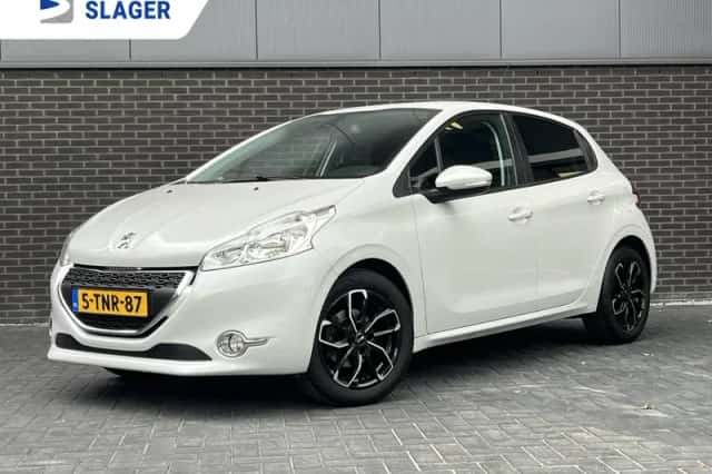 Peugeot 208 (2014) thumbnail 2