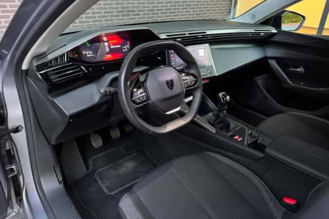 Peugeot 308 (2022) thumbnail 3