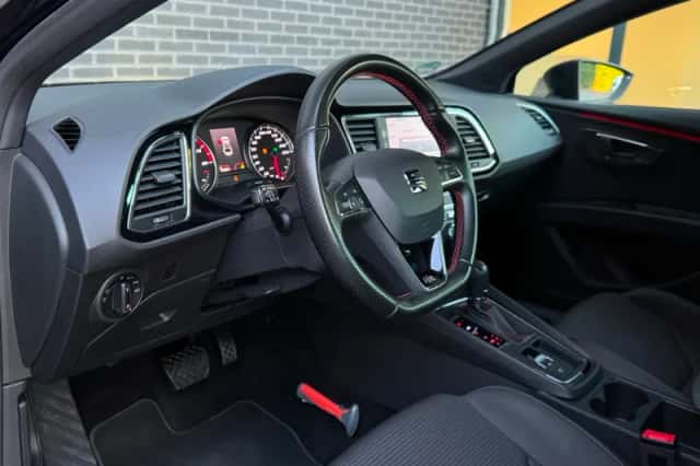 SEAT Leon (2019) thumbnail 3